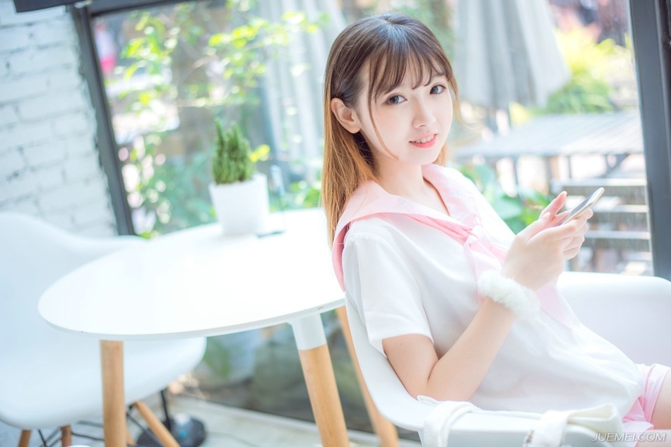 “以士元的性格，恐怕不日便会打来，江州新定，人心不稳，我需在此坐镇，同时请严颜将军联络昔日部将，说降巴郡各城，幼常，我意让你秘密潜入成都，暗中联络成都世家，想办法挑拨成都世家！”诸葛亮看向马谡，一边在地图上勾勒，一边沉声道。